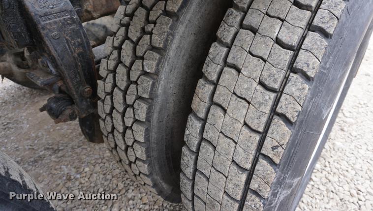 image for item DF1671 1997 Peterbilt 379 semi truck