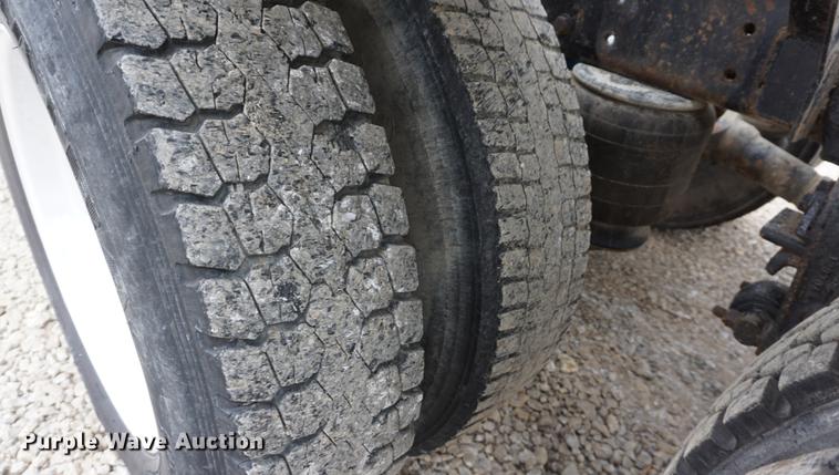 image for item DF1671 1997 Peterbilt 379 semi truck