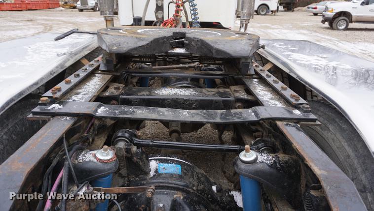 image for item DF1671 1997 Peterbilt 379 semi truck