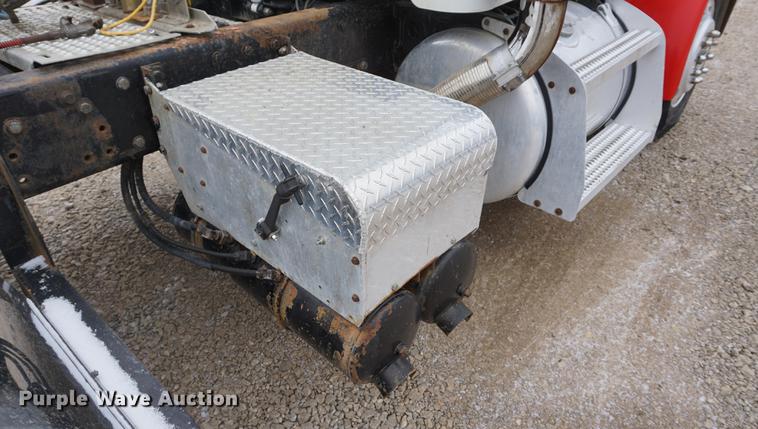 image for item DF1671 1997 Peterbilt 379 semi truck