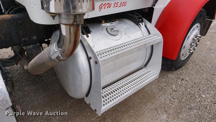 image for item DF1671 1997 Peterbilt 379 semi truck