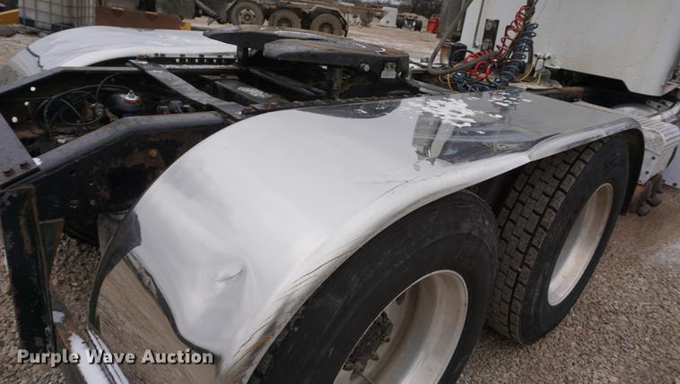 image for item DF1671 1997 Peterbilt 379 semi truck