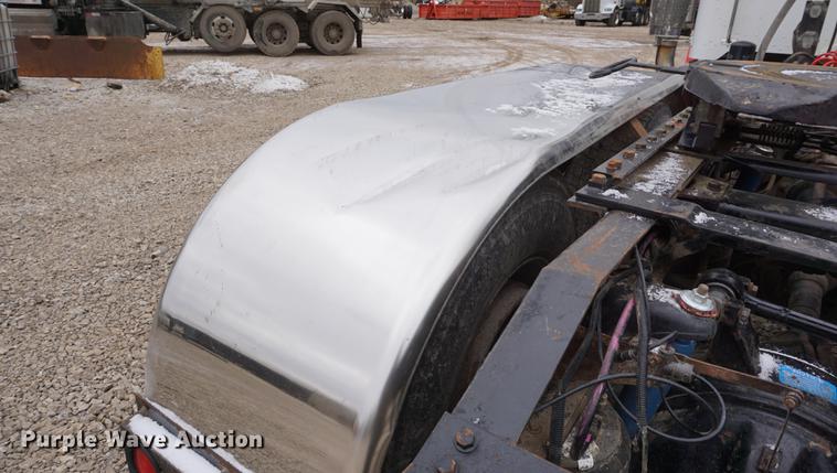 image for item DF1671 1997 Peterbilt 379 semi truck