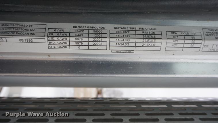 image for item DF1671 1997 Peterbilt 379 semi truck