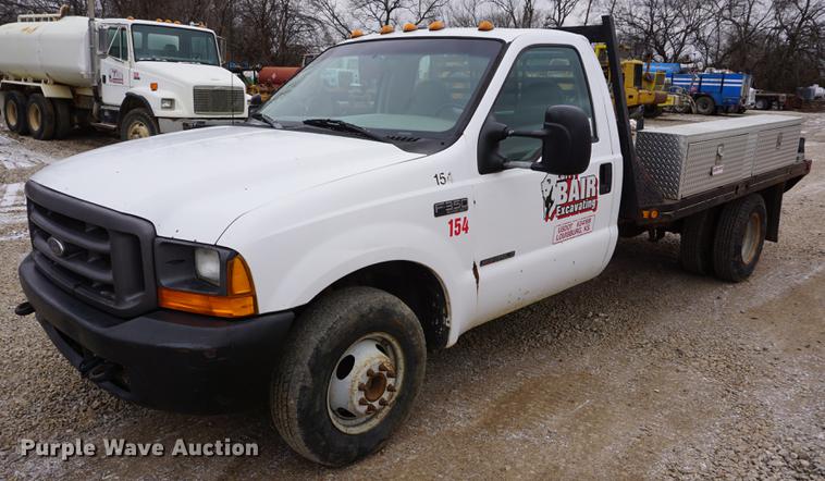 image for item DF1673 2000 Ford F350 Super Duty flatbed pickup truck