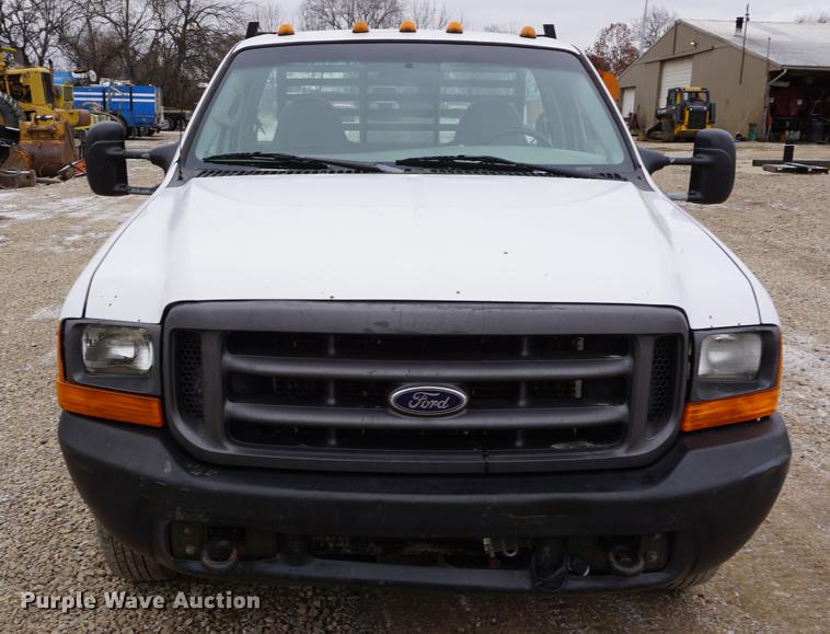 image for item DF1673 2000 Ford F350 Super Duty flatbed pickup truck