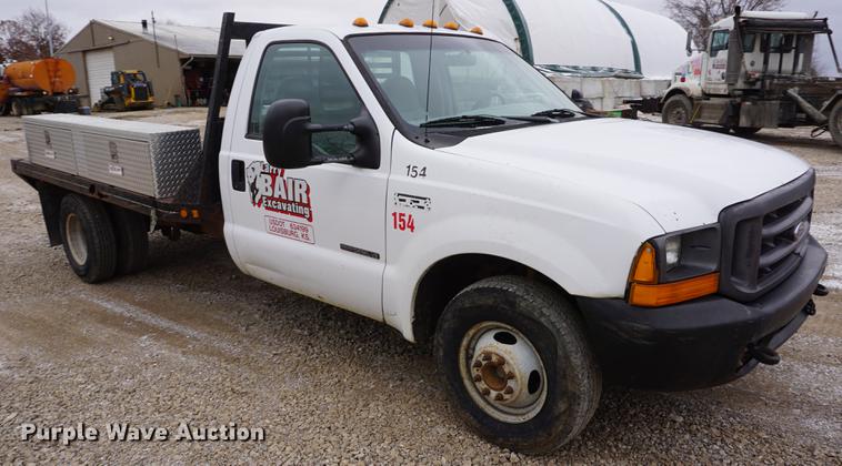 image for item DF1673 2000 Ford F350 Super Duty flatbed pickup truck