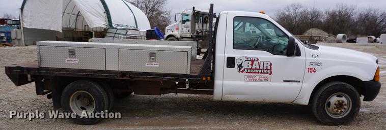 image for item DF1673 2000 Ford F350 Super Duty flatbed pickup truck