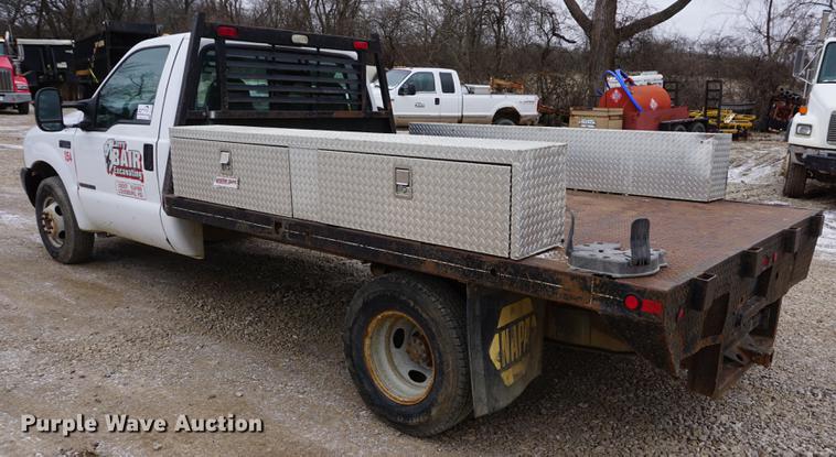 image for item DF1673 2000 Ford F350 Super Duty flatbed pickup truck