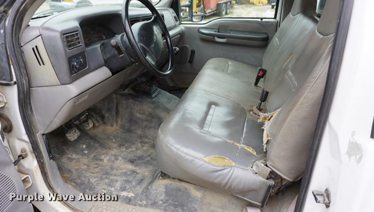 image for item DF1673 2000 Ford F350 Super Duty flatbed pickup truck