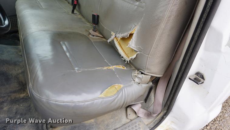 image for item DF1673 2000 Ford F350 Super Duty flatbed pickup truck