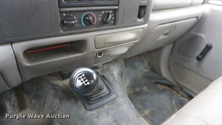 image for item DF1673 2000 Ford F350 Super Duty flatbed pickup truck