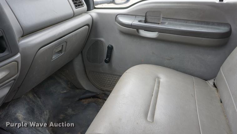 image for item DF1673 2000 Ford F350 Super Duty flatbed pickup truck