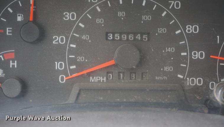 image for item DF1673 2000 Ford F350 Super Duty flatbed pickup truck