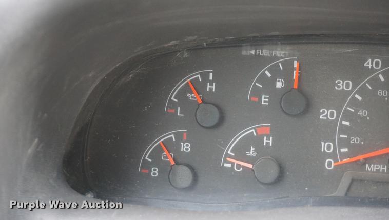 image for item DF1673 2000 Ford F350 Super Duty flatbed pickup truck