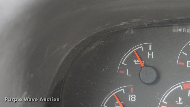 image for item DF1673 2000 Ford F350 Super Duty flatbed pickup truck