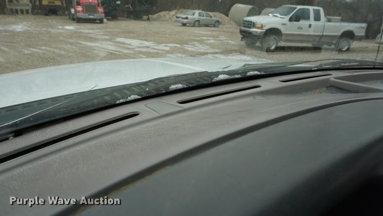 image for item DF1673 2000 Ford F350 Super Duty flatbed pickup truck