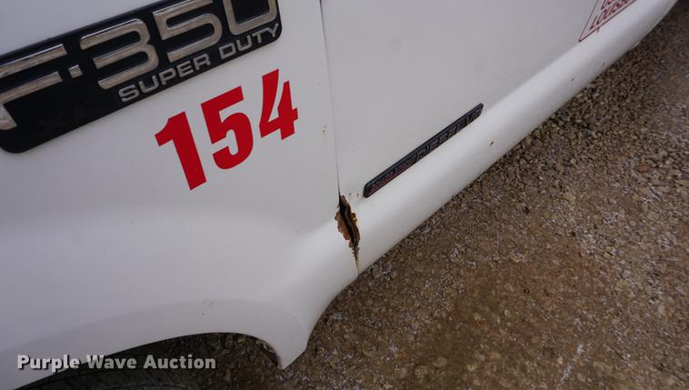 image for item DF1673 2000 Ford F350 Super Duty flatbed pickup truck