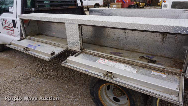 image for item DF1673 2000 Ford F350 Super Duty flatbed pickup truck