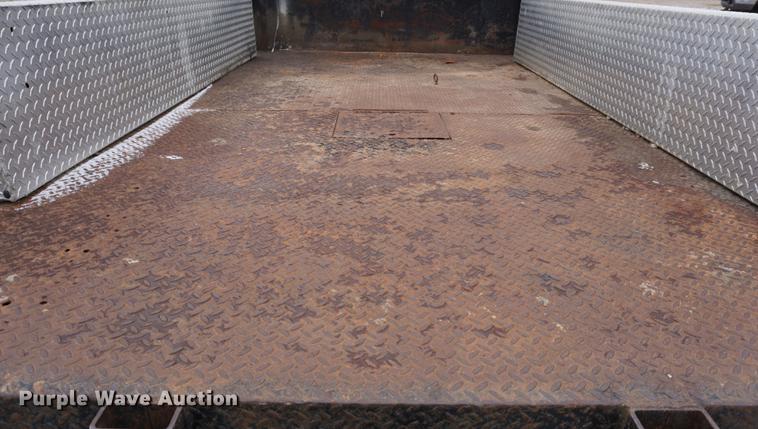 image for item DF1673 2000 Ford F350 Super Duty flatbed pickup truck