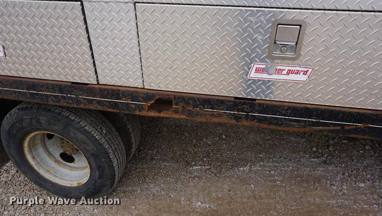 image for item DF1673 2000 Ford F350 Super Duty flatbed pickup truck