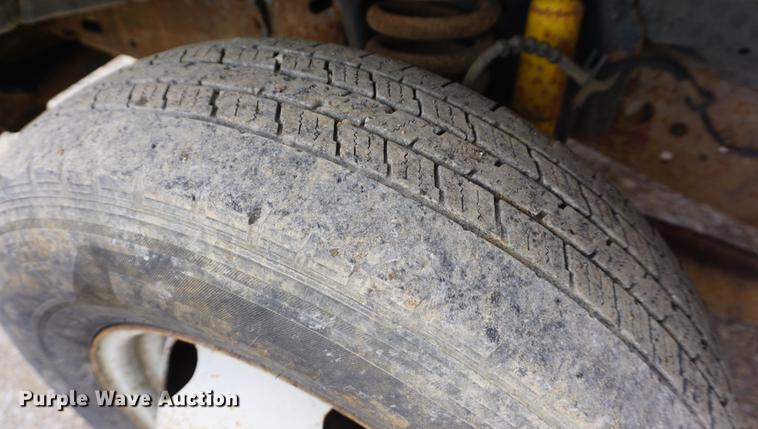 image for item DF1673 2000 Ford F350 Super Duty flatbed pickup truck