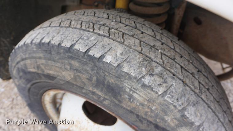 image for item DF1673 2000 Ford F350 Super Duty flatbed pickup truck