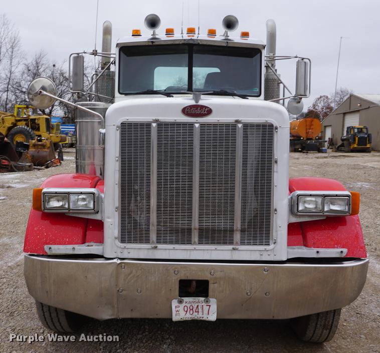 image for item DF1680 1993 Peterbilt 379 semi truck