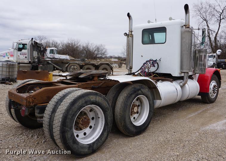 image for item DF1680 1993 Peterbilt 379 semi truck