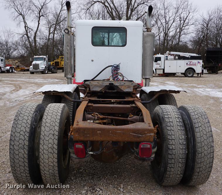 image for item DF1680 1993 Peterbilt 379 semi truck