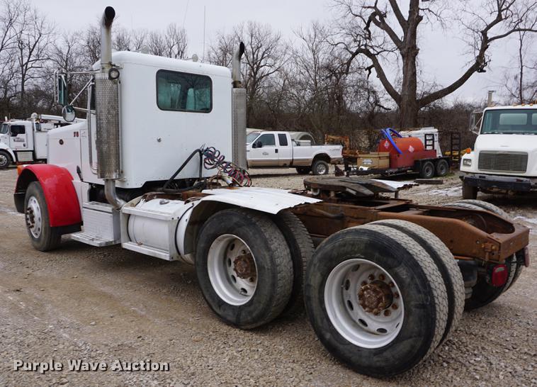image for item DF1680 1993 Peterbilt 379 semi truck
