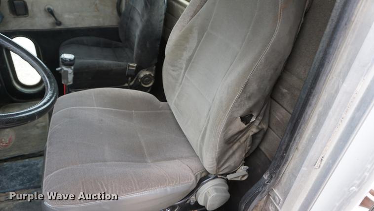 image for item DF1680 1993 Peterbilt 379 semi truck