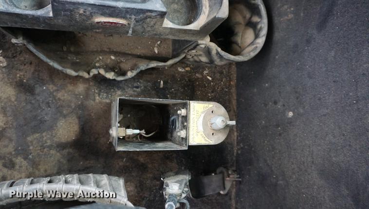 image for item DF1680 1993 Peterbilt 379 semi truck