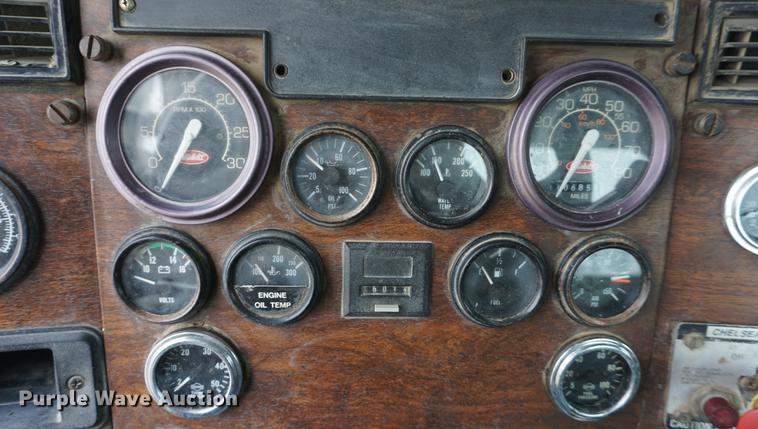 image for item DF1680 1993 Peterbilt 379 semi truck