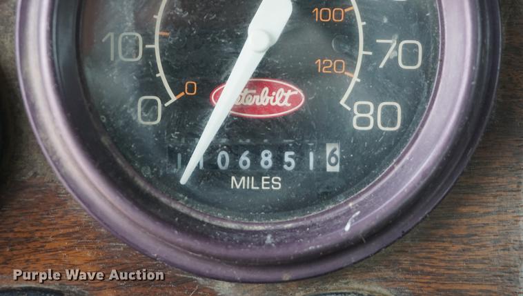 image for item DF1680 1993 Peterbilt 379 semi truck