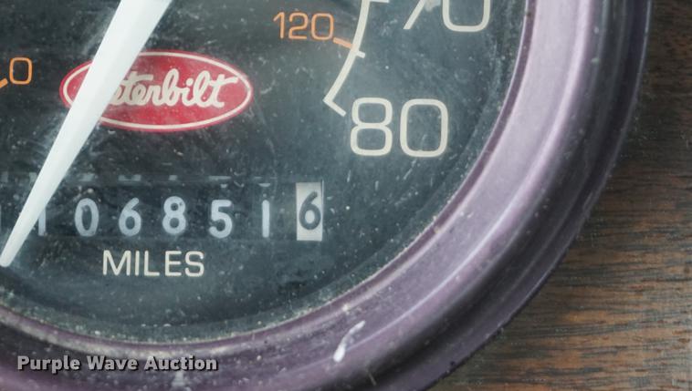 image for item DF1680 1993 Peterbilt 379 semi truck