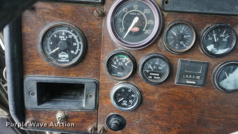 image for item DF1680 1993 Peterbilt 379 semi truck