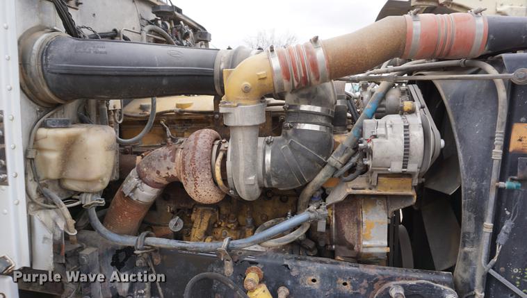 image for item DF1680 1993 Peterbilt 379 semi truck