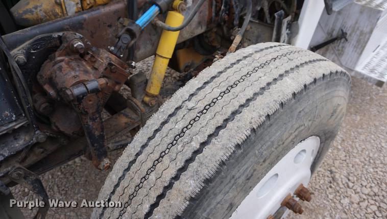 image for item DF1680 1993 Peterbilt 379 semi truck