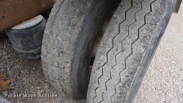 image for item DF1680 1993 Peterbilt 379 semi truck