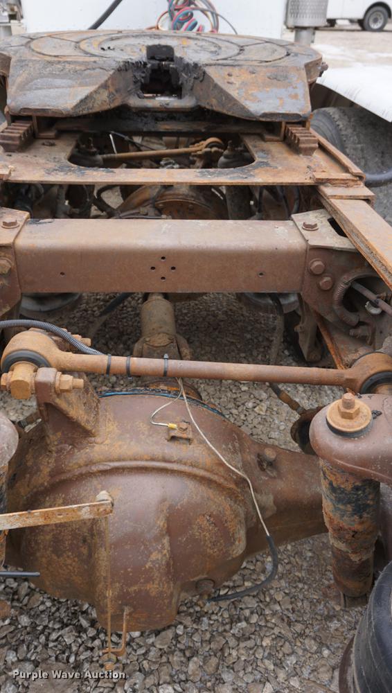 image for item DF1680 1993 Peterbilt 379 semi truck