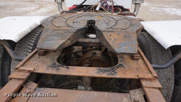 image for item DF1680 1993 Peterbilt 379 semi truck