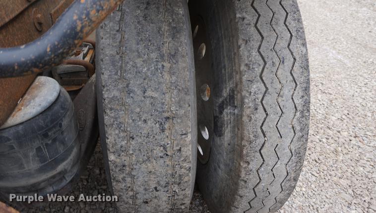 image for item DF1680 1993 Peterbilt 379 semi truck