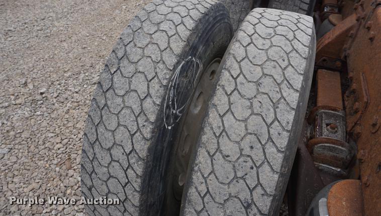 image for item DF1680 1993 Peterbilt 379 semi truck