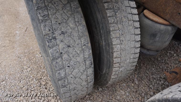 image for item DF1680 1993 Peterbilt 379 semi truck