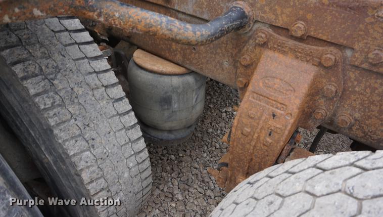 image for item DF1680 1993 Peterbilt 379 semi truck