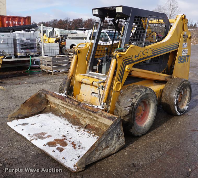 image for item DF1690 1998 Case 95XT skid steer