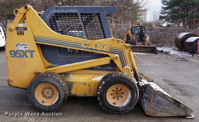image for item DF1690 1998 Case 95XT skid steer