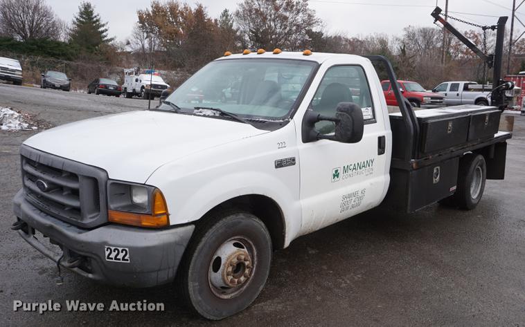 image for item DF1691 2000 Ford F350 Super Duty flat bed pickup truck