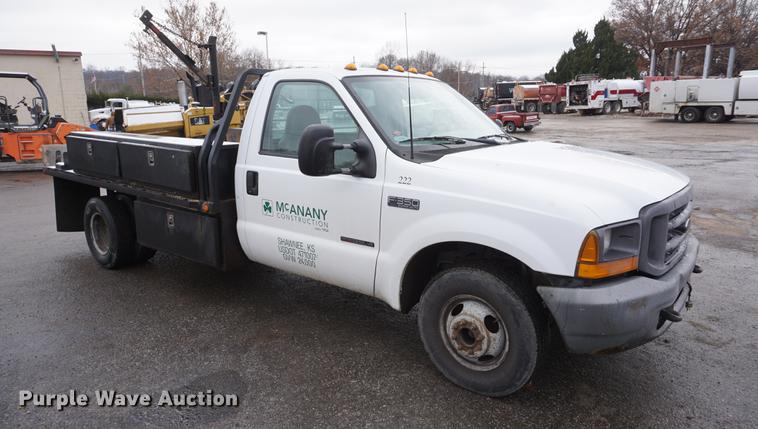 image for item DF1691 2000 Ford F350 Super Duty flat bed pickup truck